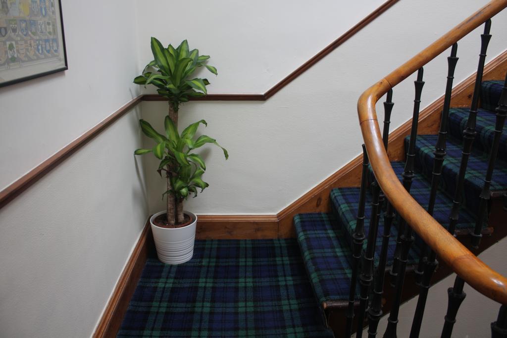 Airdenair Guest House Единбург Екстериор снимка